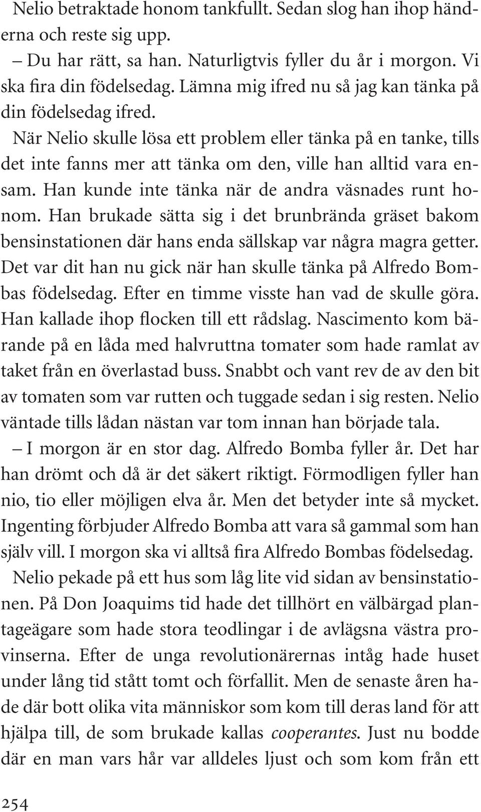 Han kunde inte tänka när de andra väsnades runt honom. Han brukade sätta sig i det brunbrända gräset bakom bensinstationen där hans enda sällskap var några magra getter.