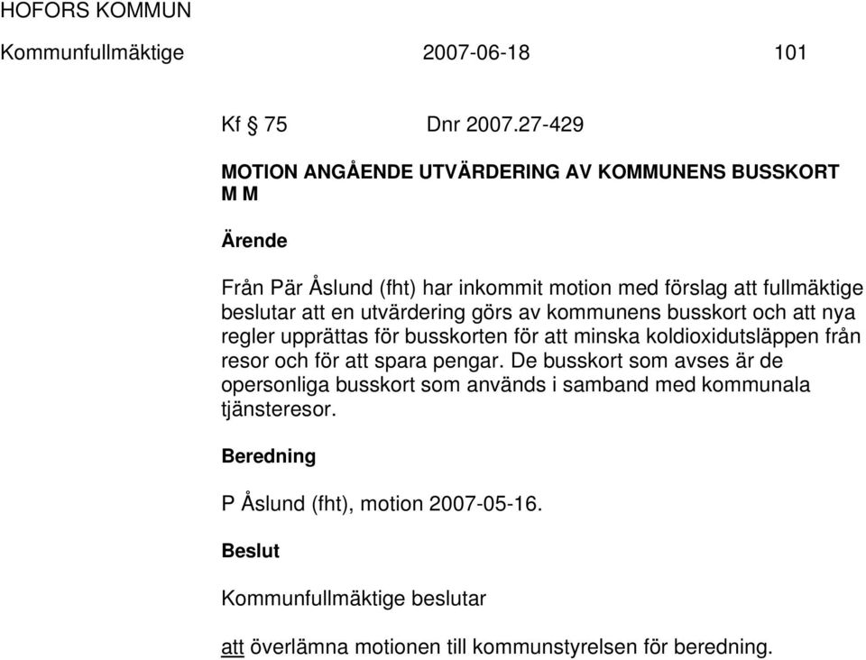 att en utvärdering görs av kommunens busskort och att nya regler upprättas för busskorten för att minska koldioxidutsläppen från resor och
