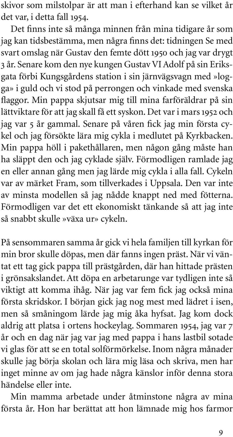 Senare kom den nye kungen Gustav VI Adolf på sin Eriksgata förbi Kungsgårdens station i sin järnvägsvagn med»logga» i guld och vi stod på perrongen och vinkade med svenska flaggor.