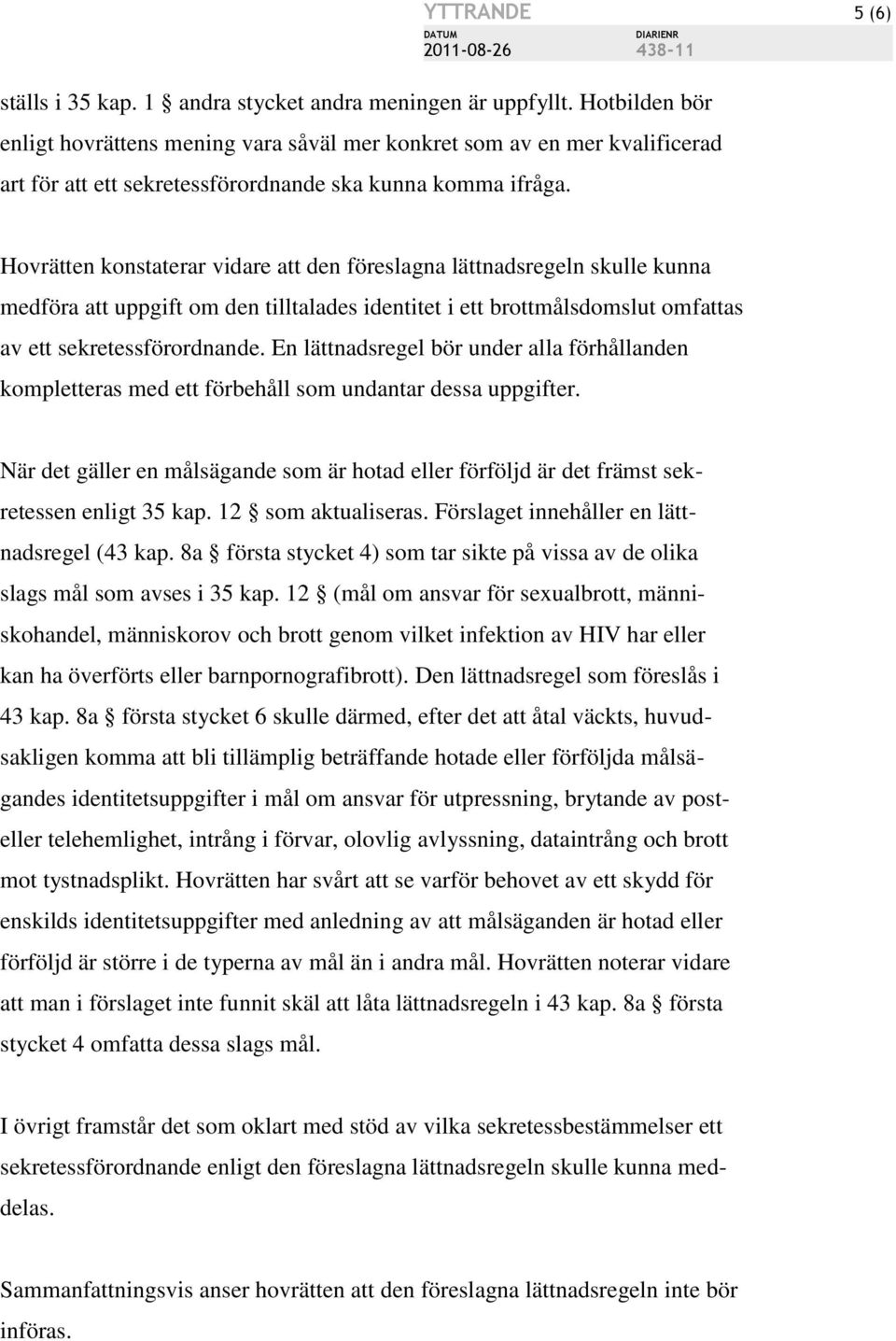 Hovrätten konstaterar vidare att den föreslagna lättnadsregeln skulle kunna medföra att uppgift om den tilltalades identitet i ett brottmålsdomslut omfattas av ett sekretessförordnande.