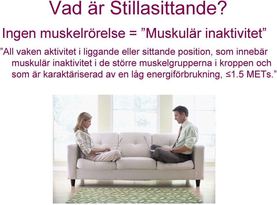 liggande eller sittande position, som innebär muskulär