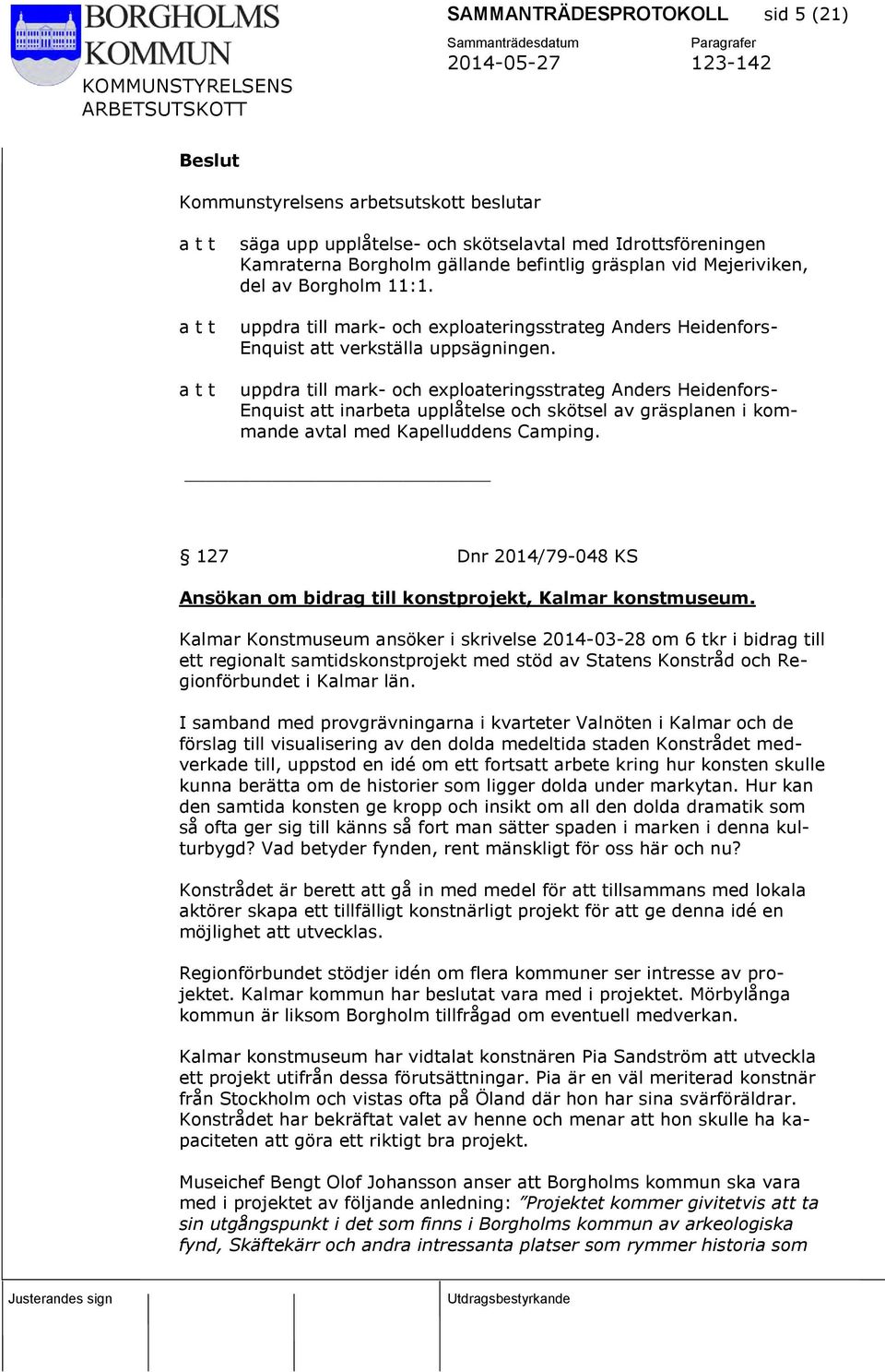 uppdra till mark- och exploateringsstrateg Anders Heidenfors- Enquist att inarbeta upplåtelse och skötsel av gräsplanen i kommande avtal med Kapelluddens Camping.