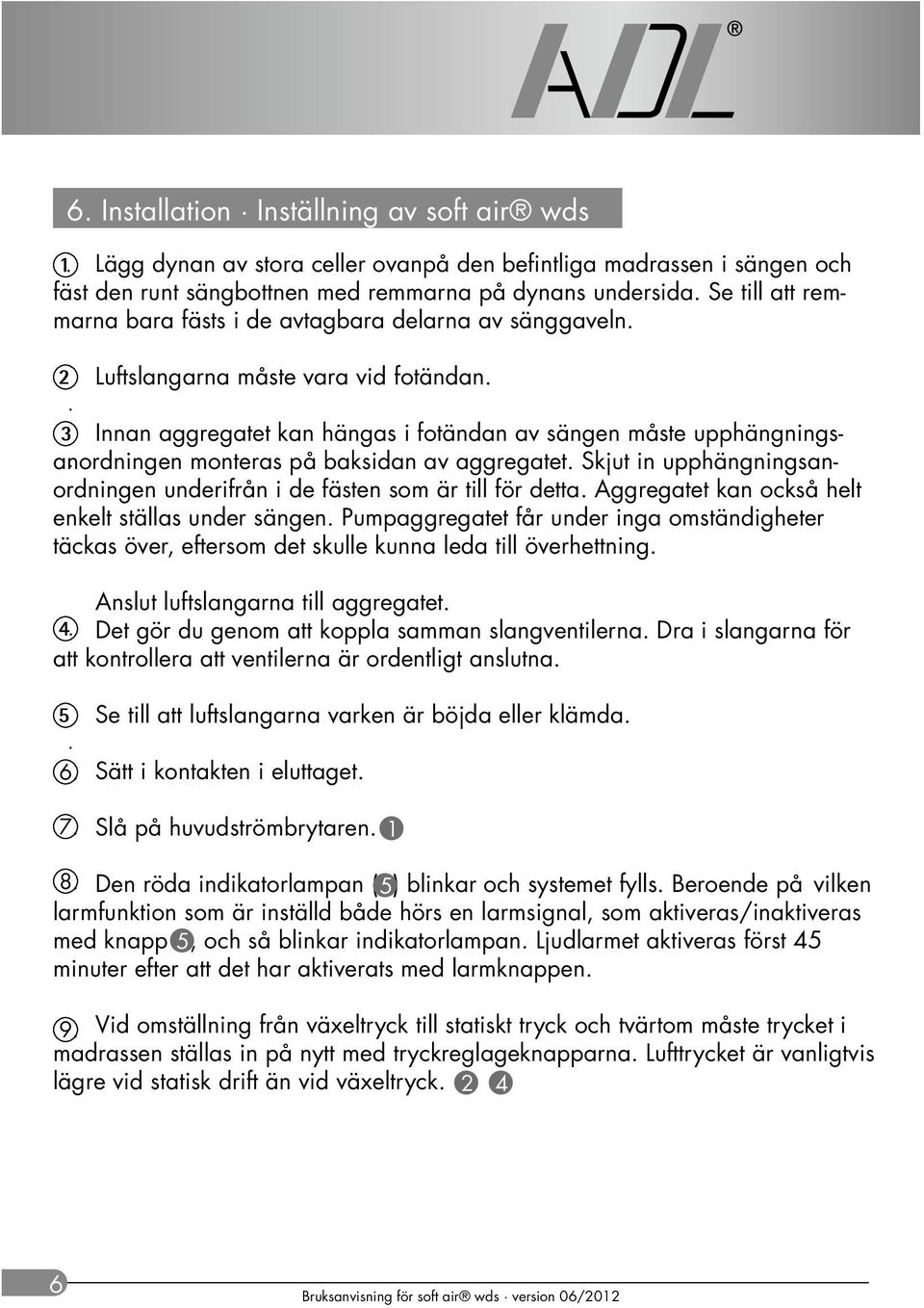 Innan aggregatet kan hängas i fotändan av sängen måste upphängningsanordningen monteras på baksidan av aggregatet. Skjut in upphängningsanordningen underifrån i de fästen som är till för detta.