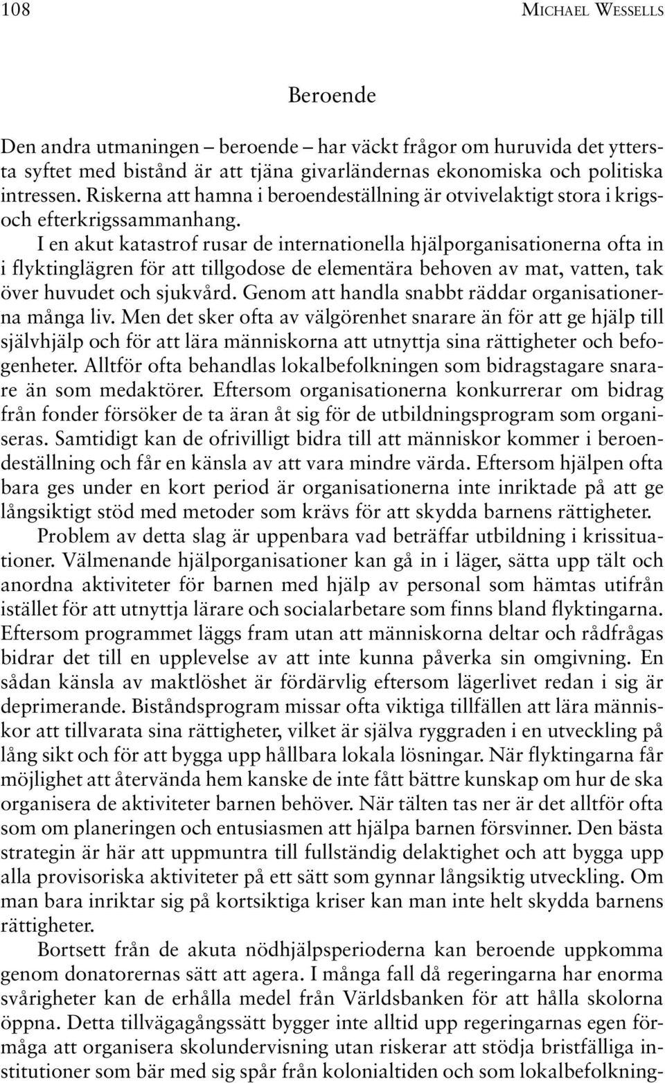 I en akut katastrof rusar de internationella hjälporganisationerna ofta in i flyktinglägren för att tillgodose de elementära behoven av mat, vatten, tak över huvudet och sjukvård.