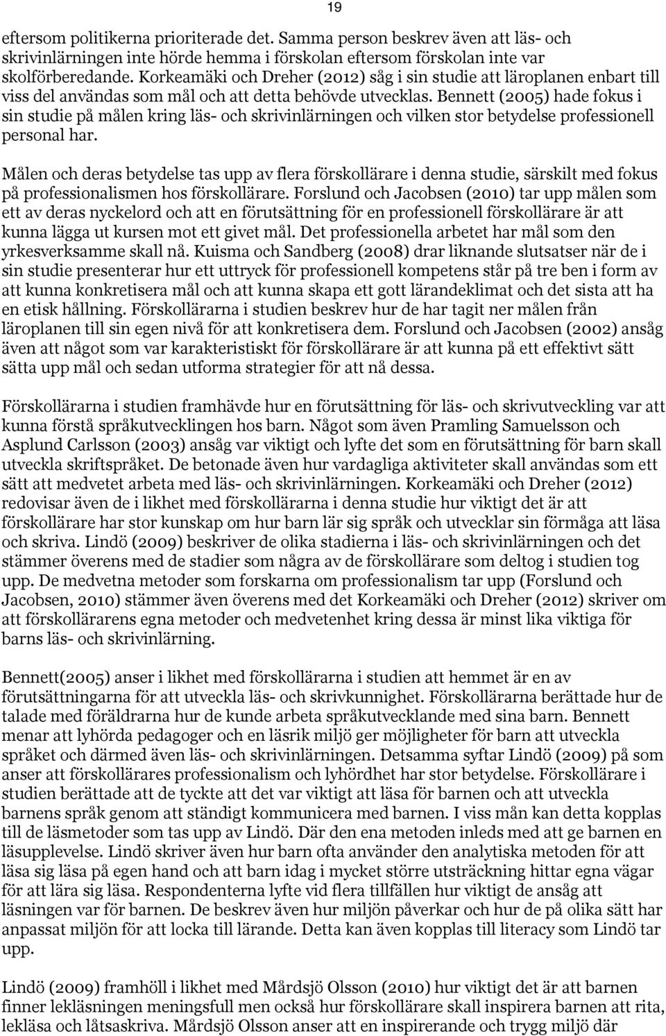 Bennett (2005) hade fokus i sin studie på målen kring läs- och skrivinlärningen och vilken stor betydelse professionell personal har.