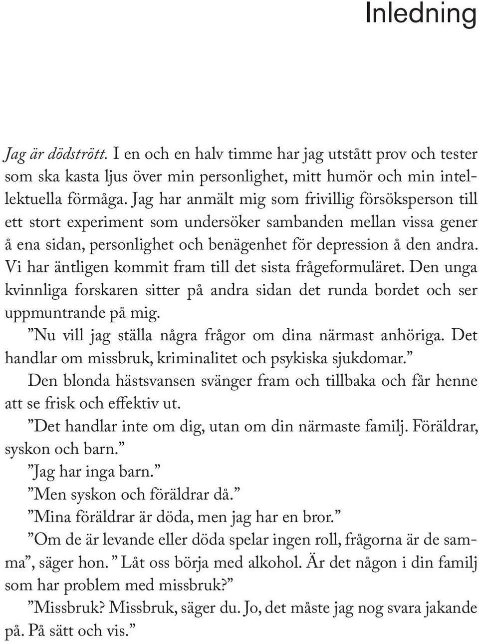 Vi har äntligen kommit fram till det sista frågeformuläret. Den unga kvinnliga forskaren sitter på andra sidan det runda bordet och ser uppmuntrande på mig.