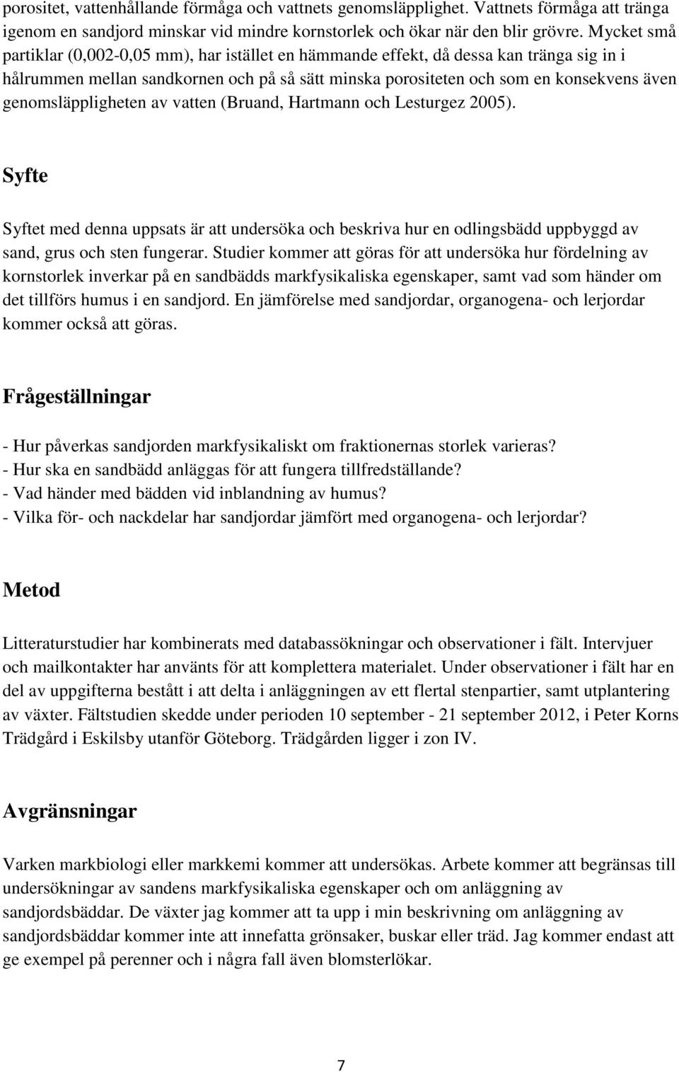 genomsläppligheten av vatten (Bruand, Hartmann och Lesturgez 2005). Syfte Syftet med denna uppsats är att undersöka och beskriva hur en odlingsbädd uppbyggd av sand, grus och sten fungerar.