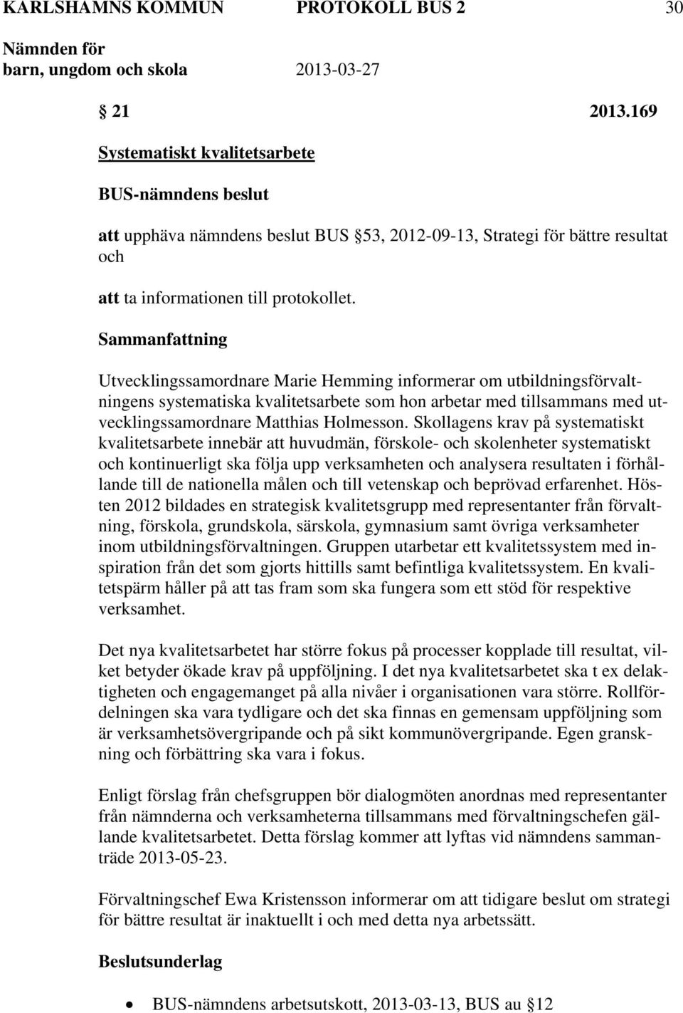 Utvecklingssamordnare Marie Hemming informerar om utbildningsförvaltningens systematiska kvalitetsarbete som hon arbetar med tillsammans med utvecklingssamordnare Matthias Holmesson.