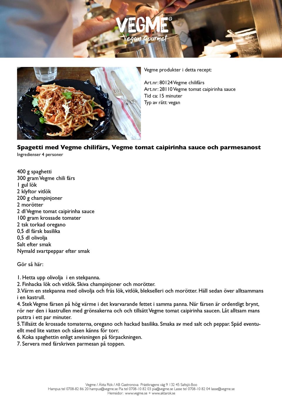 vitlök 200 g champinjoner 2 morötter 2 dl Vegme tomat caipirinha sauce 100 gram krossade tomater 2 tsk torkad oregano 0,5 dl färsk basilika 0,5 dl olivolja 1. Hetta upp olivolja i en stekpanna. 2. Finhacka lök och vitlök.