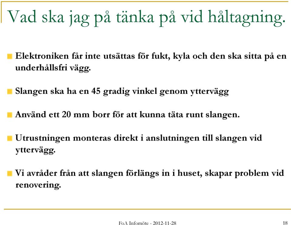 Slangen ska ha en 45 gradig vinkel genom yttervägg Använd ett 20 mm borr för att kunna täta runt