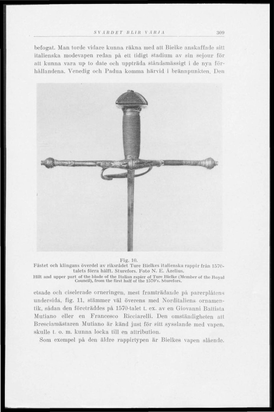 förhållandena. Venedig och Padua komma härvid i brännpunkten. Den Fig. 10. Fästet och klingans överdel av riksrådet Ture liielkes Italienska rapplr frän 1570- talcts förra hälft. Sturefors. Foto N. E.