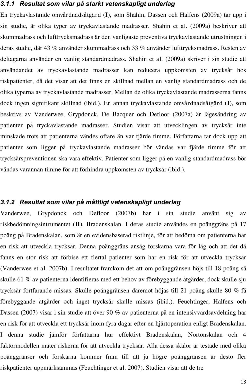 (2009a) beskriver att skummadrass och lufttrycksmadrass är den vanligaste preventiva tryckavlastande utrustningen i deras studie, där 43 % använder skummadrass och 33 % använder lufttrycksmadrass.