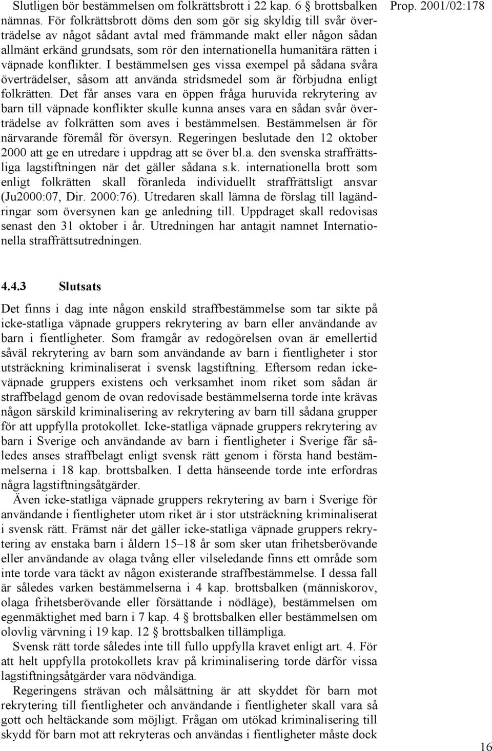 rätten i väpnade konflikter. I bestämmelsen ges vissa exempel på sådana svåra överträdelser, såsom att använda stridsmedel som är förbjudna enligt folkrätten.