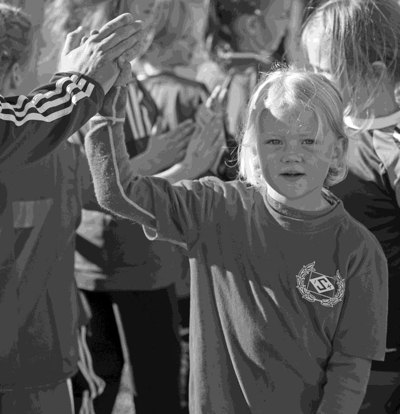 Upplägg utifrån Sävars vision + medbestämmande Enligt föreningens vision att idrott för barn ska bedrivas på barns villkor och förutsättningar så fokuserar vi på att ha roligt.