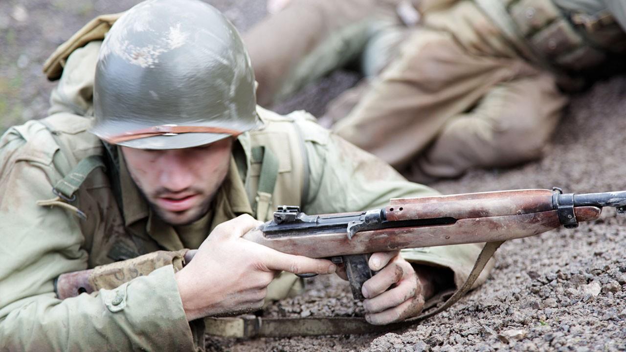 WW II GREATEST RAIDS Varje avsnitt täcker ett tillslag under andra världskriget. Genom rekonstruktion och intervjuer med experter om olika taktiter och vapen är diskuteras de olika operationerna.