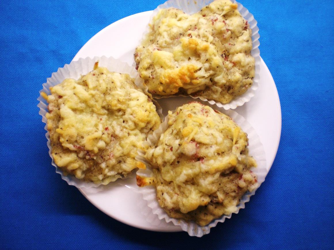 recept Recept Strö 1 dl ost över muffinsformarna, lika