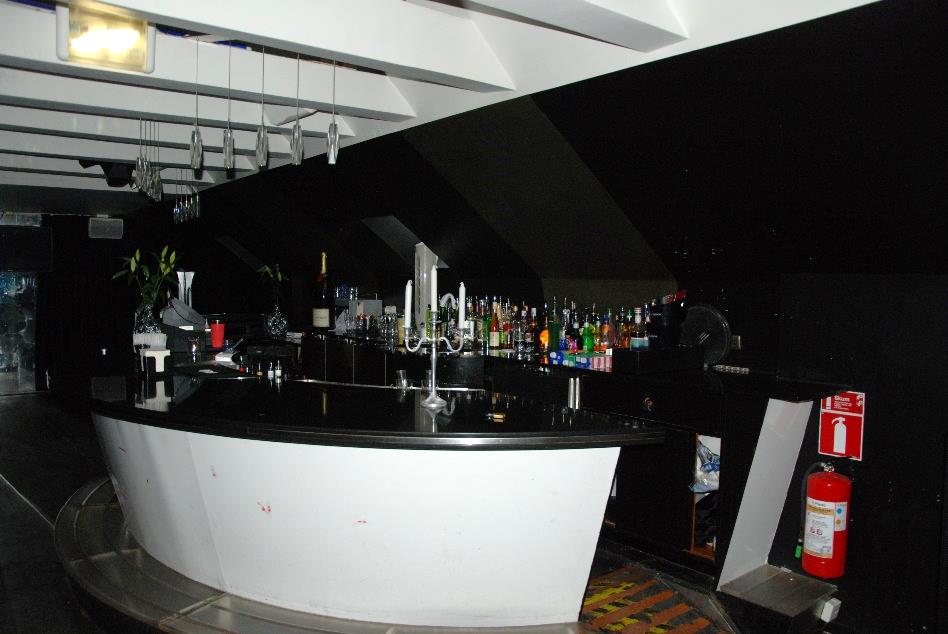 Den publika delen av plan 4 används som en mindre nattklubb. Här finns en bar, några sittplatser och en VIP-avdelning.