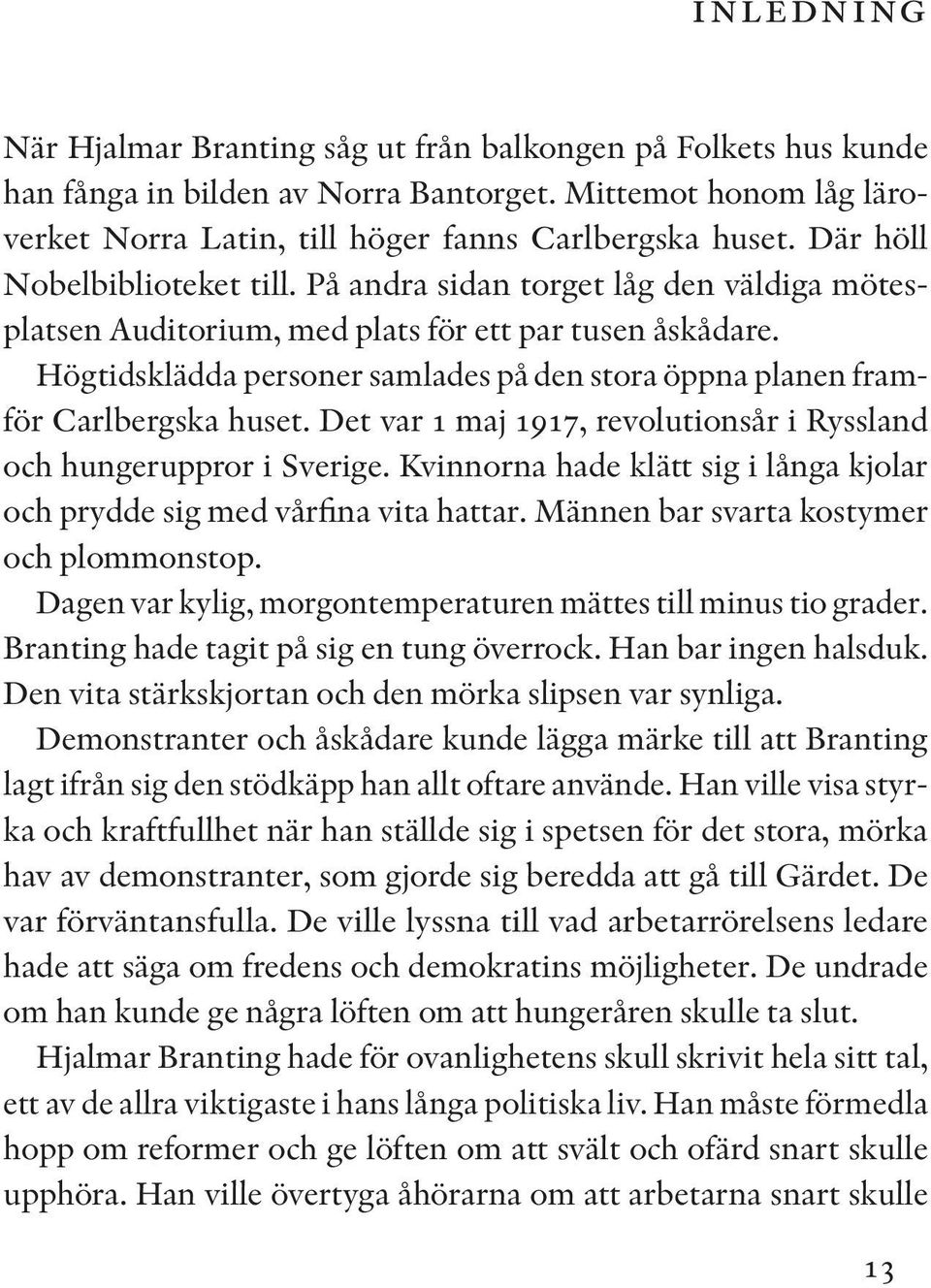 Högtidsklädda personer samlades på den stora öppna planen framför Carlbergska huset. Det var 1 maj 1917, revolutionsår i Ryssland och hungeruppror i Sverige.