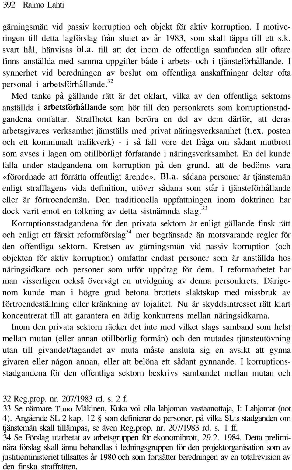 32 Med tanke på gällande rätt är det oklart, vilka av den offentliga sektorns anställda i arbetsförhållande som hör till den personkrets som korruptionstadgandena omfattar.