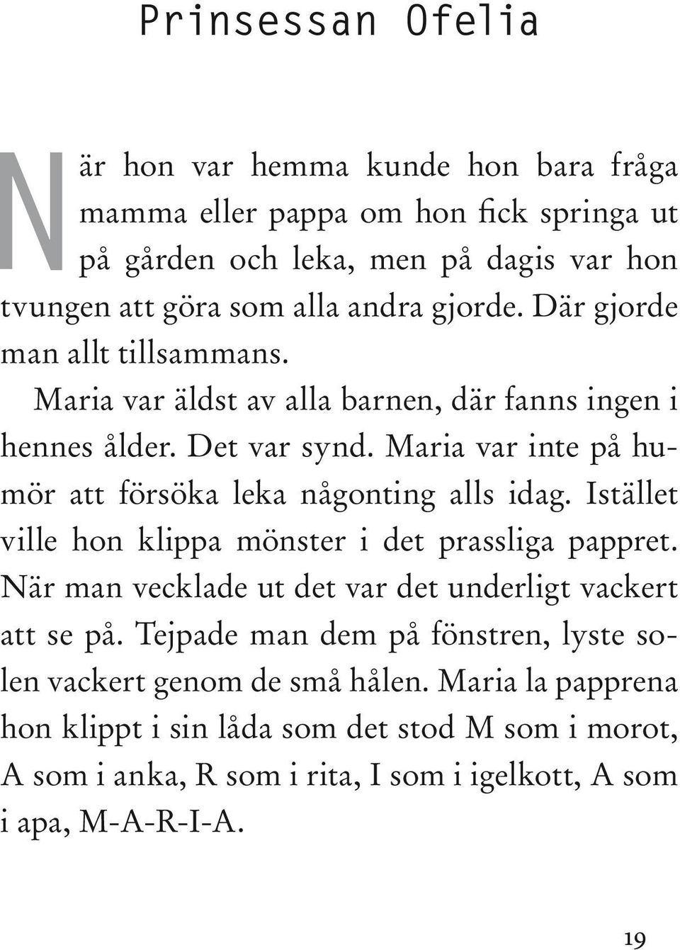 Maria var inte på humör att försöka leka någonting alls idag. Istället ville hon klippa mönster i det prassliga pappret.