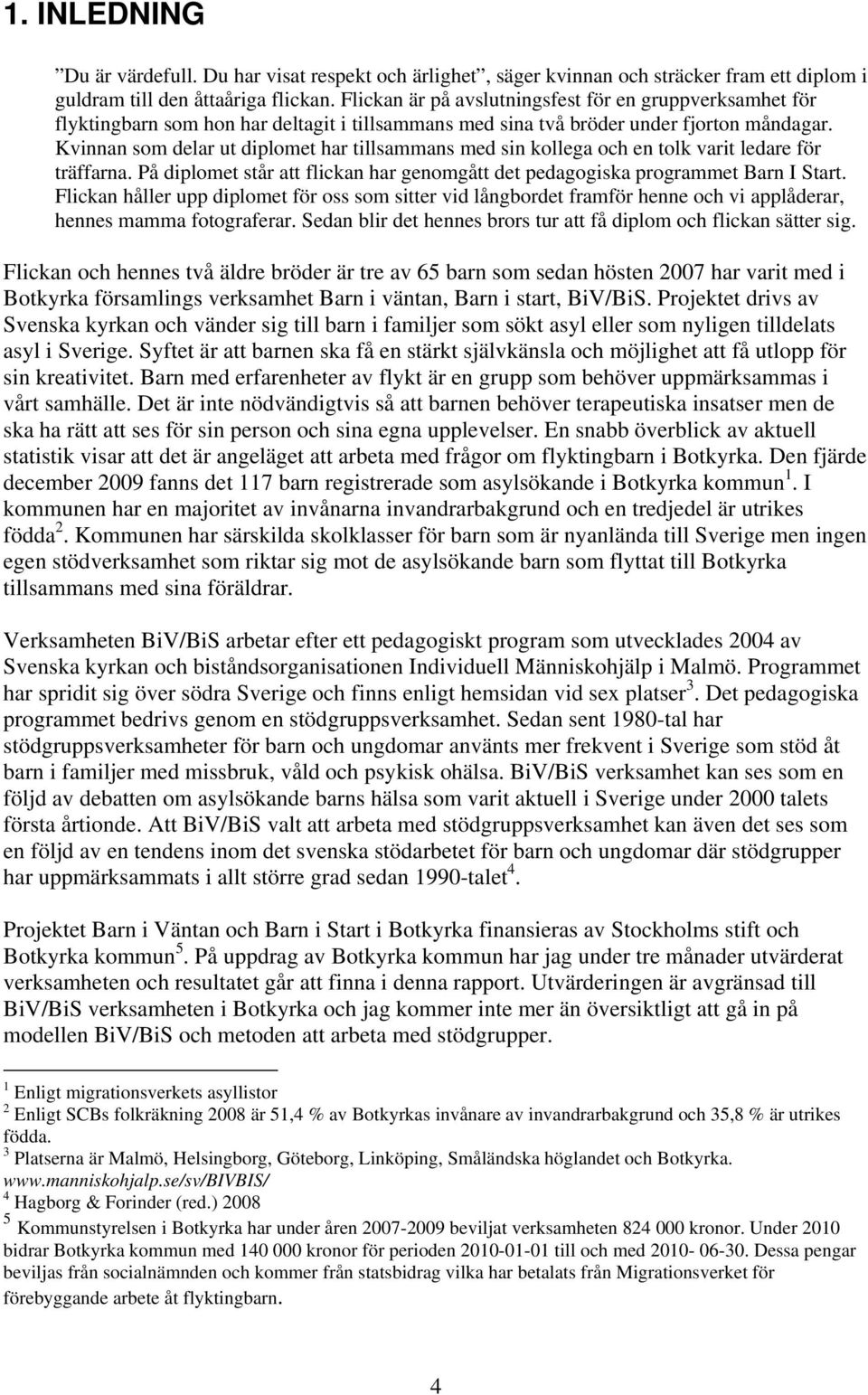 Kvinnan som delar ut diplomet har tillsammans med sin kollega och en tolk varit ledare för träffarna. På diplomet står att flickan har genomgått det pedagogiska programmet Barn I Start.