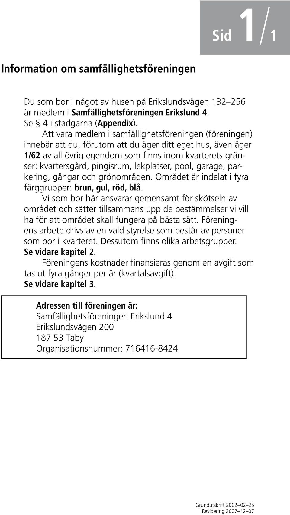 pingisrum, lekplatser, pool, garage, parkering, gångar och grönområden. Området är indelat i fyra färggrupper: brun, gul, röd, blå.