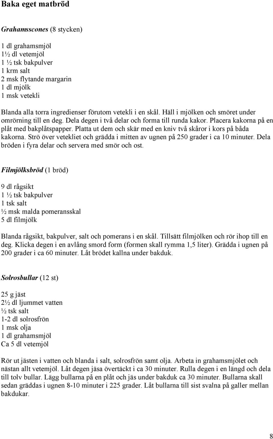 Platta ut dem och skär med en kniv två skåror i kors på båda kakorna. Strö över vetekliet och grädda i mitten av ugnen på 250 grader i ca 10 minuter.