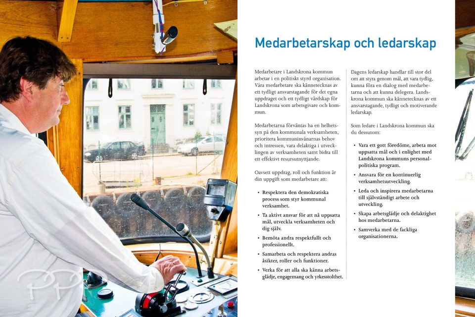 Medarbetarna förväntas ha en helhetssyn på den kommunala verksamheten, prioritera kommuninvånarnas behov och intressen, vara delaktiga i utvecklingen av verksamheten samt bidra till ett effektivt