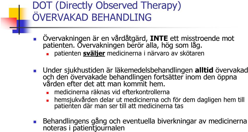 patienten sväljer medicinerna i närvaro av skötaren Under sjukhustiden är läkemedelsbehandlingen alltid övervakad och den övervakade behandlingen