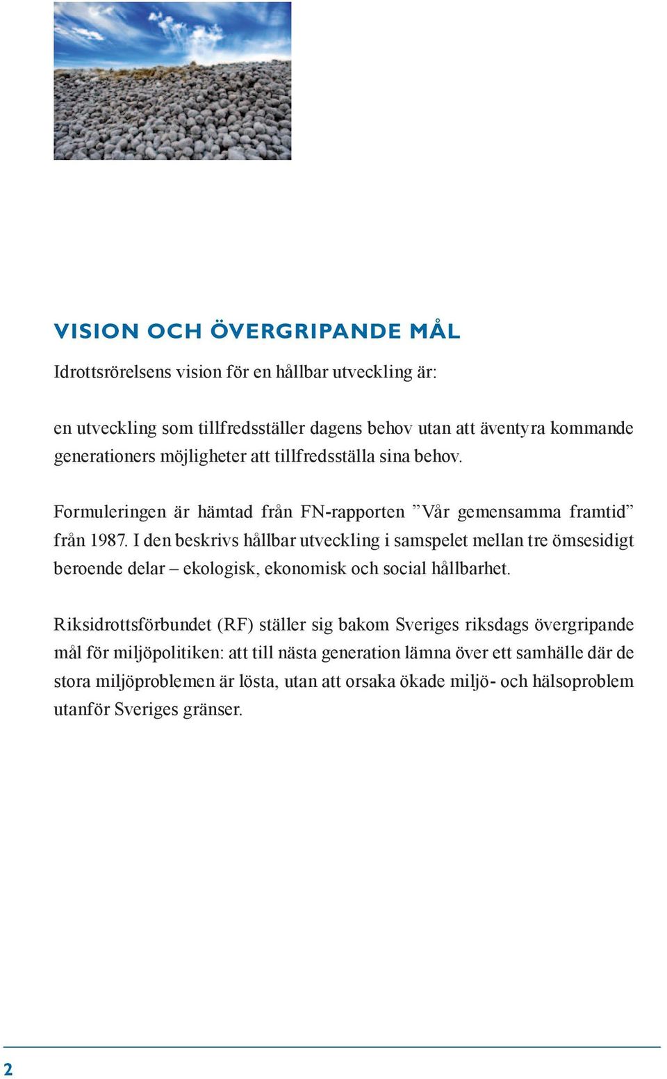 I den beskrivs hållbar utveckling i samspelet mellan tre ömsesidigt beroende delar ekologisk, ekonomisk och social hållbarhet.