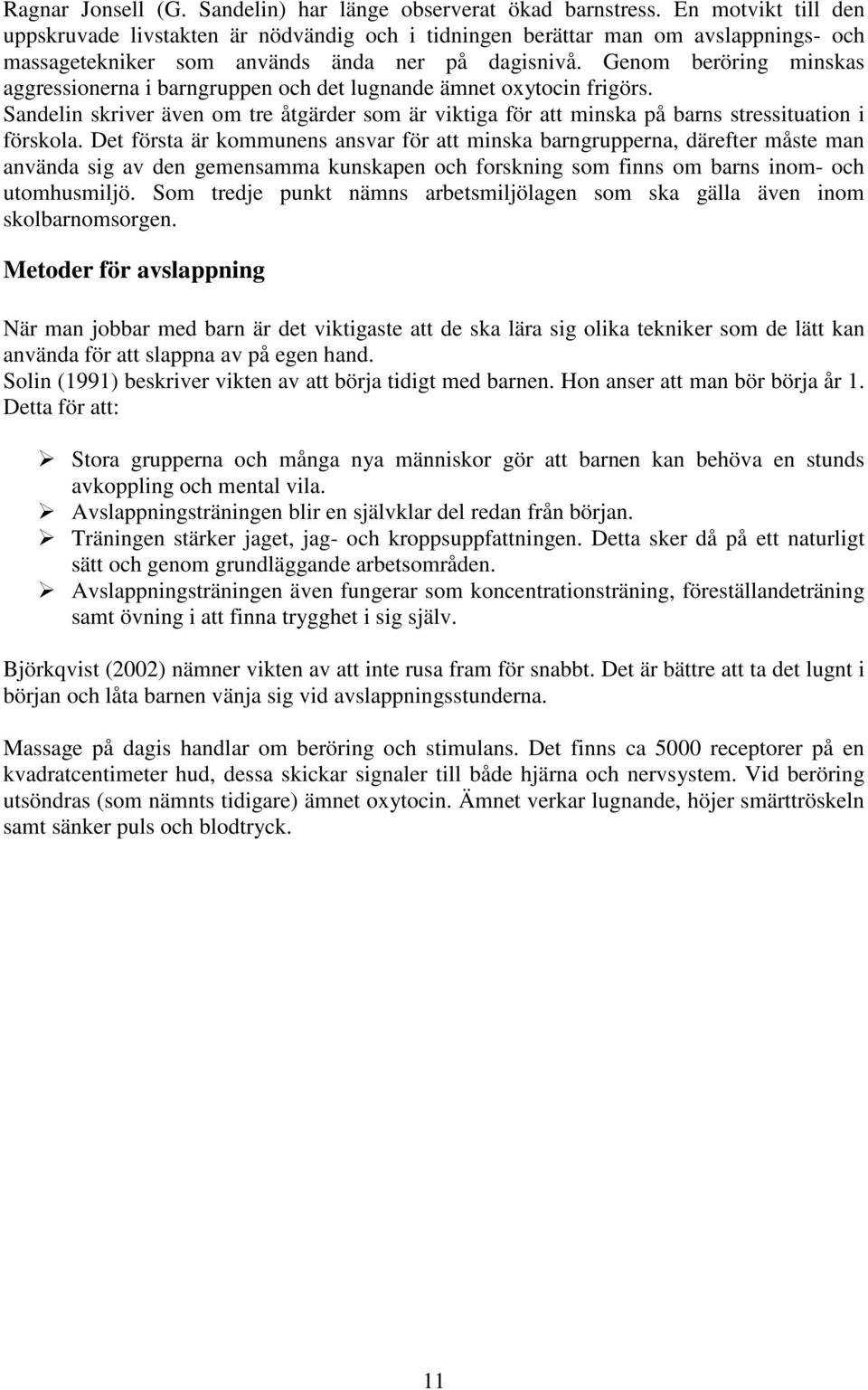 Genom beröring minskas aggressionerna i barngruppen och det lugnande ämnet oxytocin frigörs. Sandelin skriver även om tre åtgärder som är viktiga för att minska på barns stressituation i förskola.