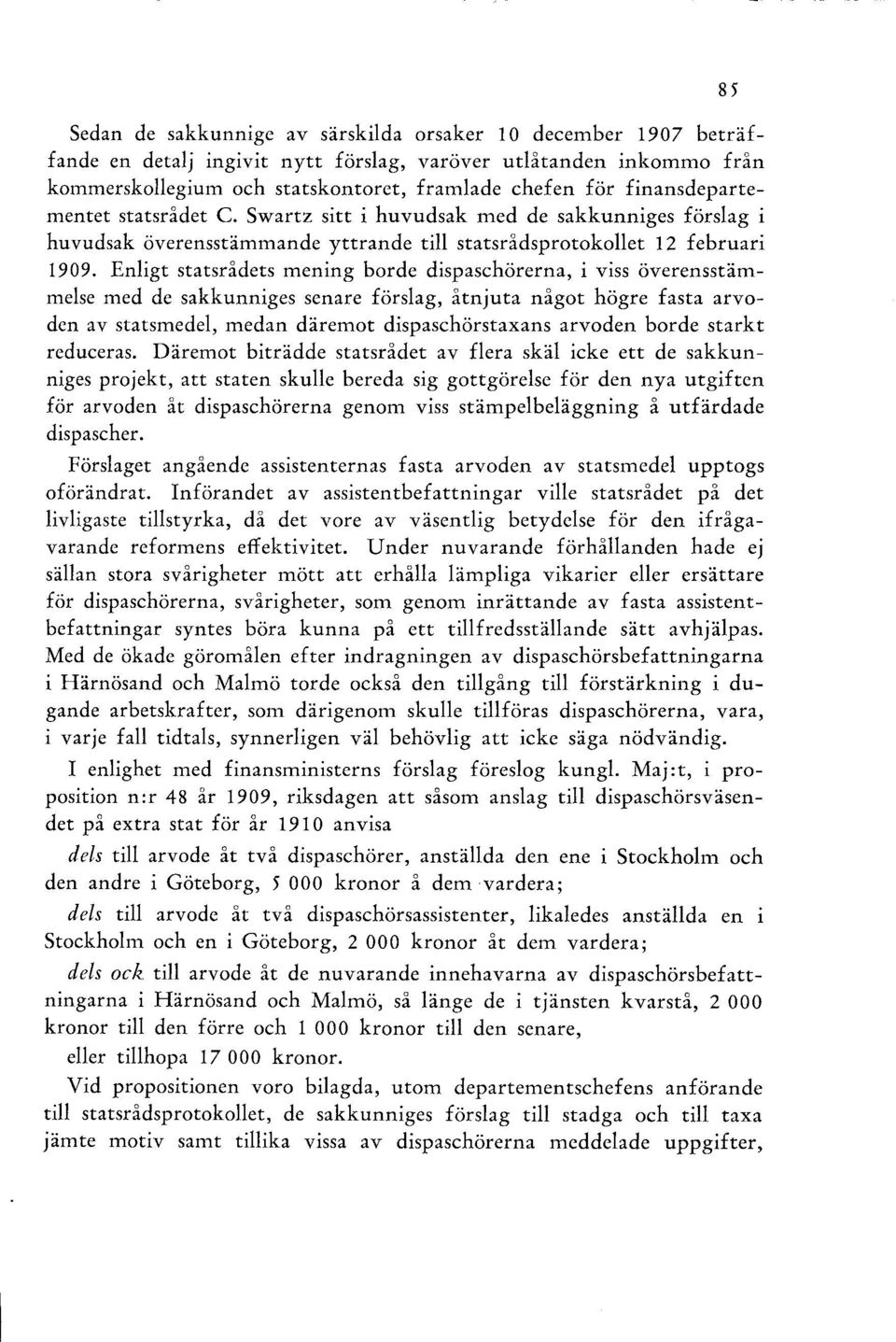 Enligt statsrådets mening borde dispaschörerna, i viss överensstämmelse med de sakkunniges senare förslag, åtnjuta något högre fasta arvoden av statsmedel, medan däremot dispaschörstaxans arvoden