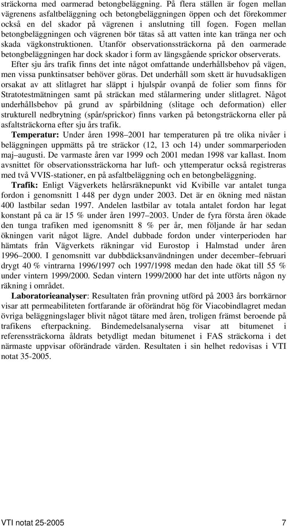 Fogen mellan betongbeläggningen och vägrenen bör tätas så att vatten inte kan tränga ner och skada vägkonstruktionen.