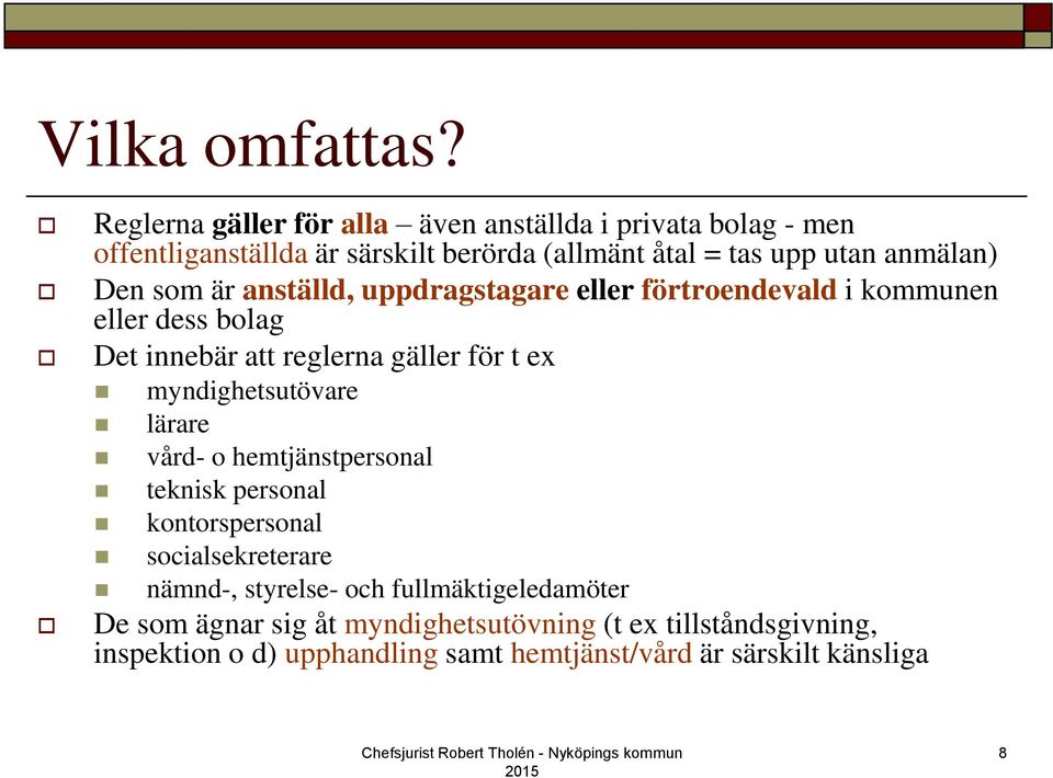 Den som är anställd, uppdragstagare eller förtroendevald i kommunen eller dess bolag Det innebär att reglerna gäller för t ex