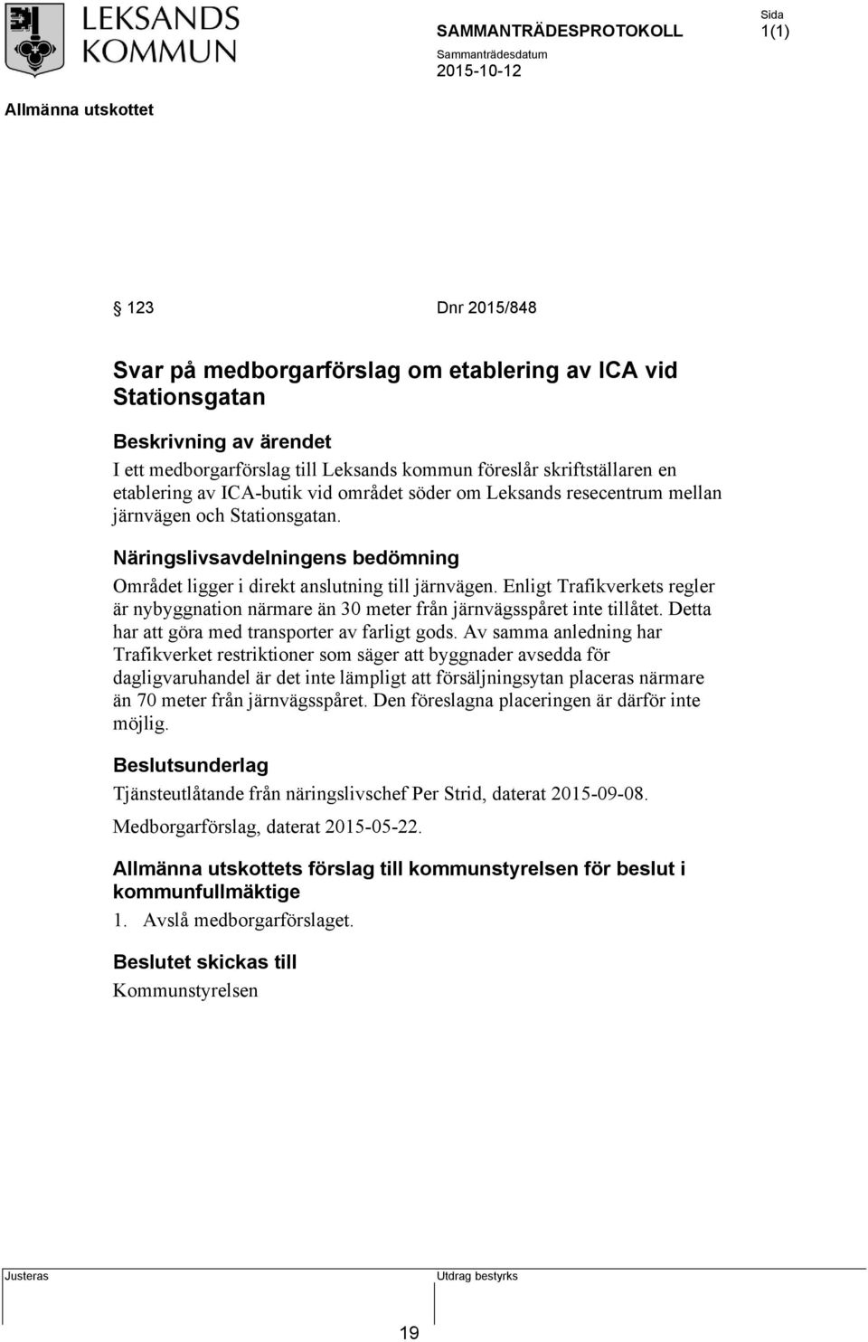 Enligt Trafikverkets regler är nybyggnation närmare än 30 meter från järnvägsspåret inte tillåtet. Detta har att göra med transporter av farligt gods.