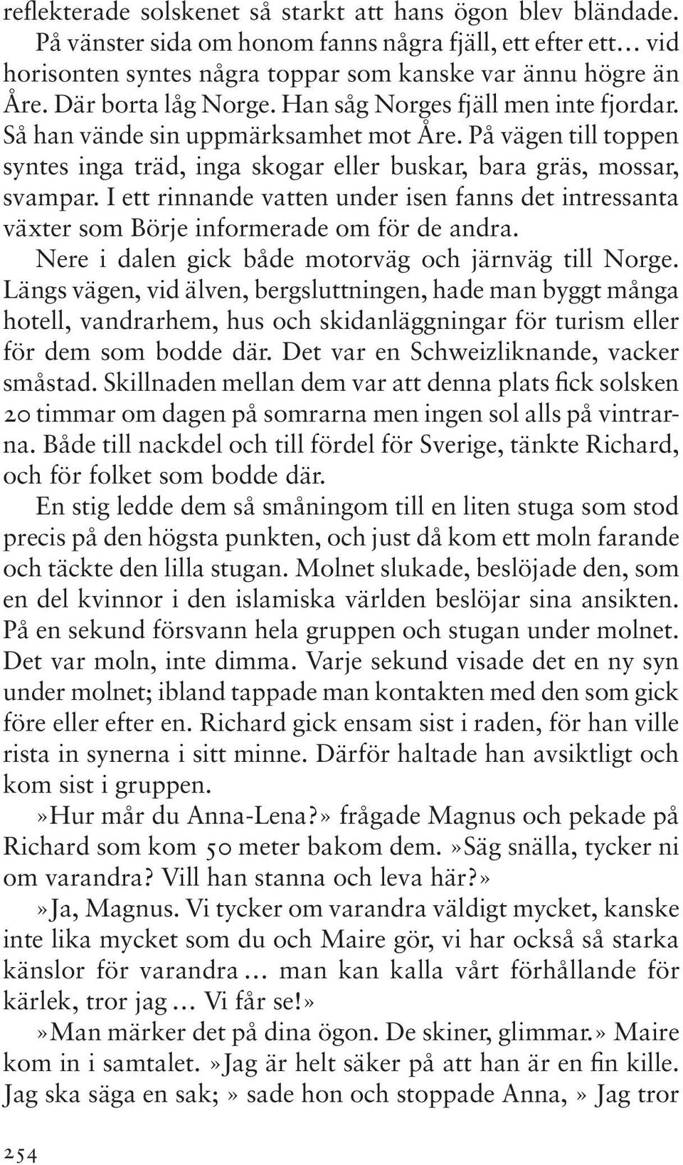 I ett rinnande vatten under isen fanns det intressanta växter som Börje informerade om för de andra. Nere i dalen gick både motorväg och järnväg till Norge.