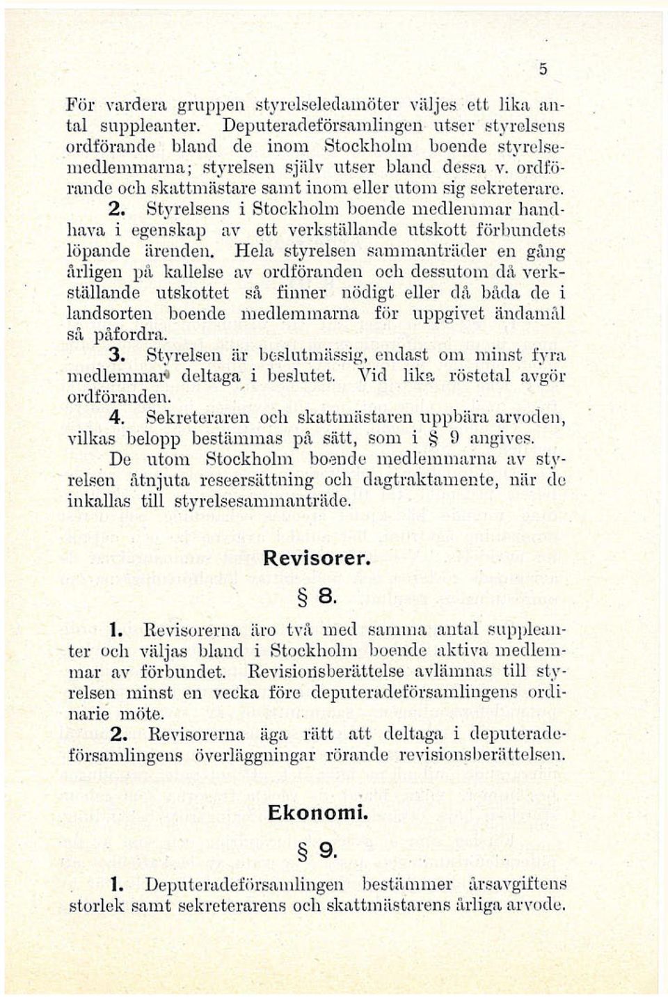 ordförande och skattmästare samt inom eller utom sig sekreterare. 2. Styrelsens i Stockholm boende medlemmar handhava i egenskap av ett verkställande utskott förbundets löpande ärenden.