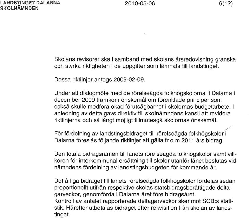 Under ett dialogmöte med de rörelseägda folkhögskolorna i Dalarna i december 2009 framkom önskemål om förenklade principer som också skulle medföra ökad förutsägbarhet i skolornas budgetarbete.