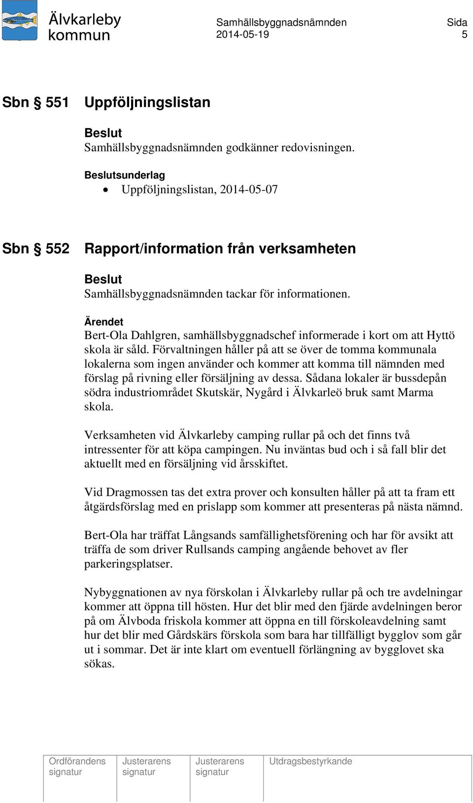 Bert-Ola Dahlgren, samhällsbyggnadschef informerade i kort om att Hyttö skola är såld.