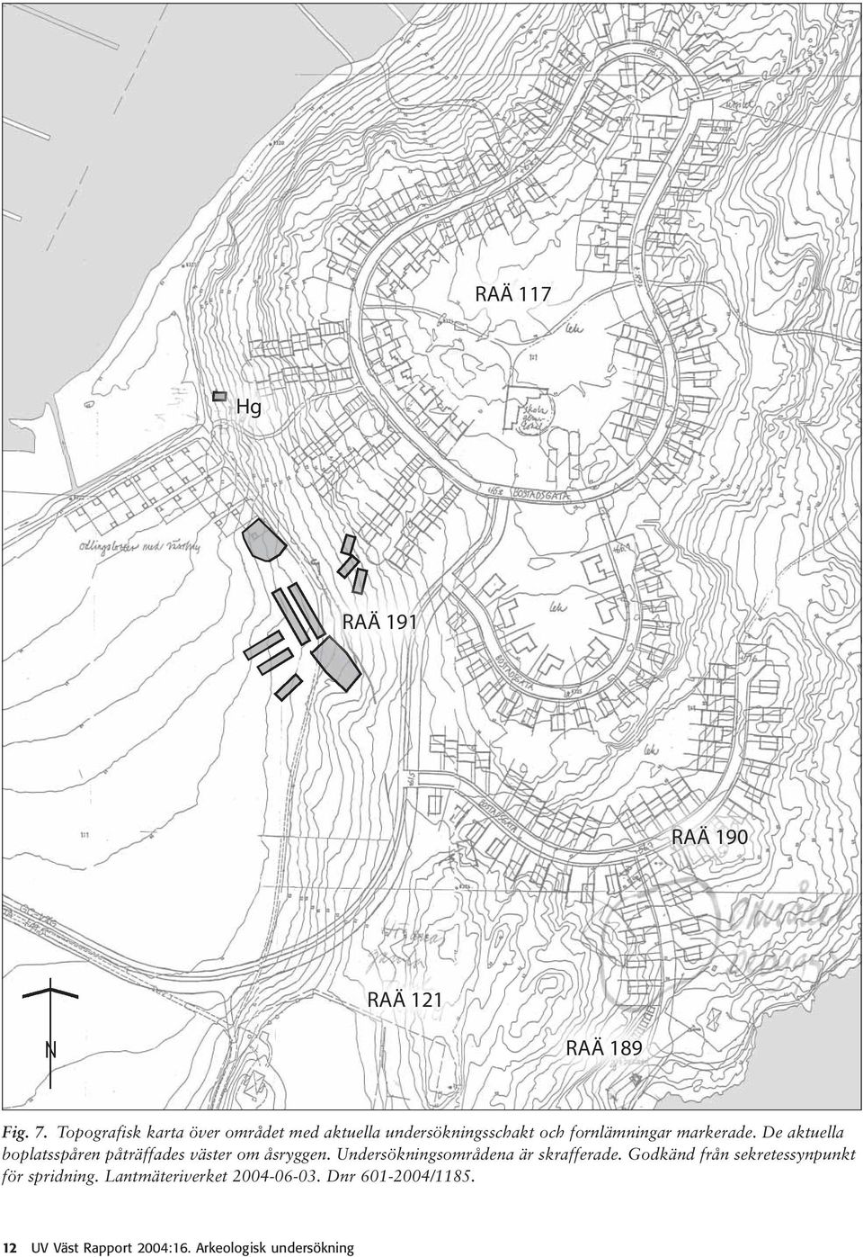 De aktuella boplatsspåren påträffades väster om åsryggen. Undersökningsområdena är skrafferade.