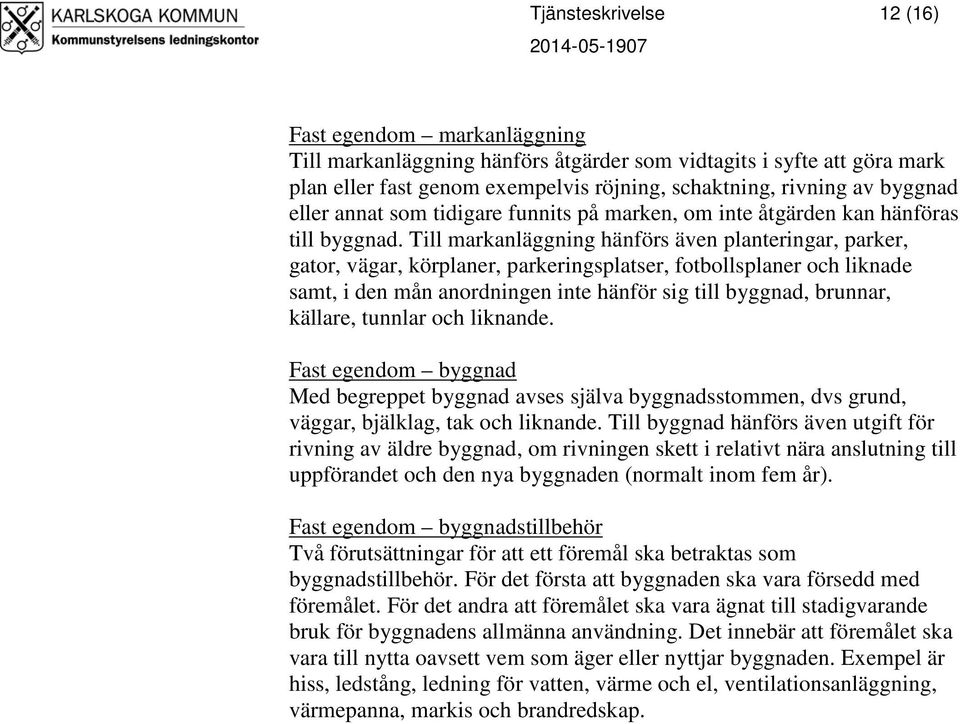 Till markanläggning hänförs även planteringar, parker, gator, vägar, körplaner, parkeringsplatser, fotbollsplaner och liknade samt, i den mån anordningen inte hänför sig till byggnad, brunnar,