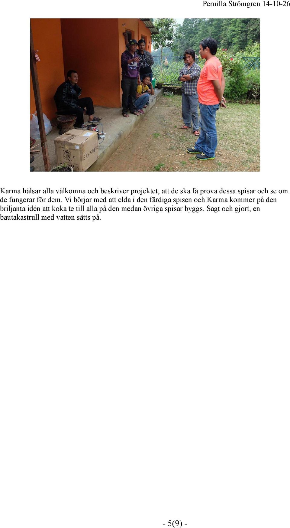 Vi börjar med att elda i den färdiga spisen och Karma kommer på den briljanta