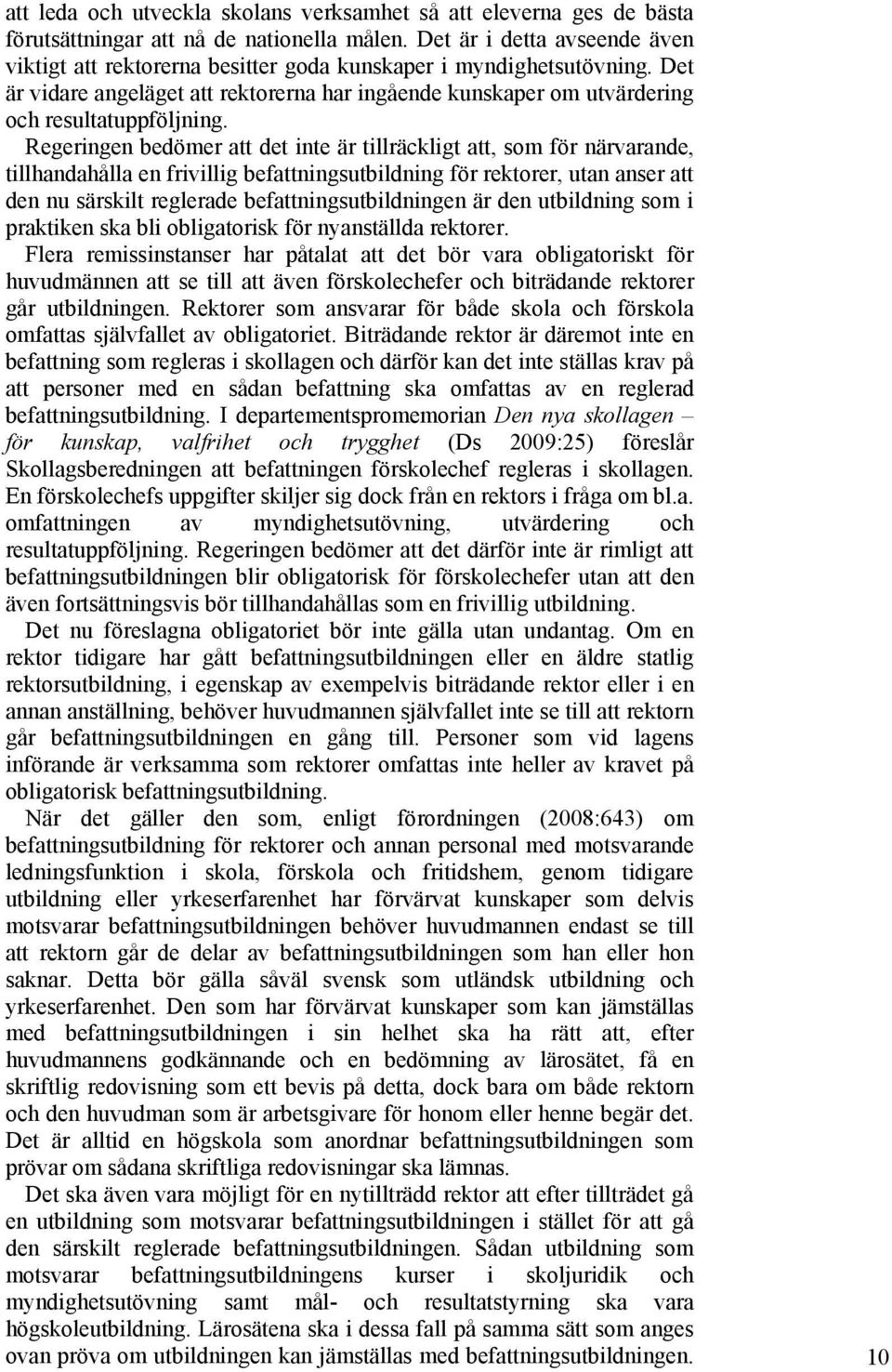 Regeringen bedömer att det inte är tillräckligt att, som för närvarande, tillhandahålla en frivillig befattningsutbildning för rektorer, utan anser att den nu särskilt reglerade