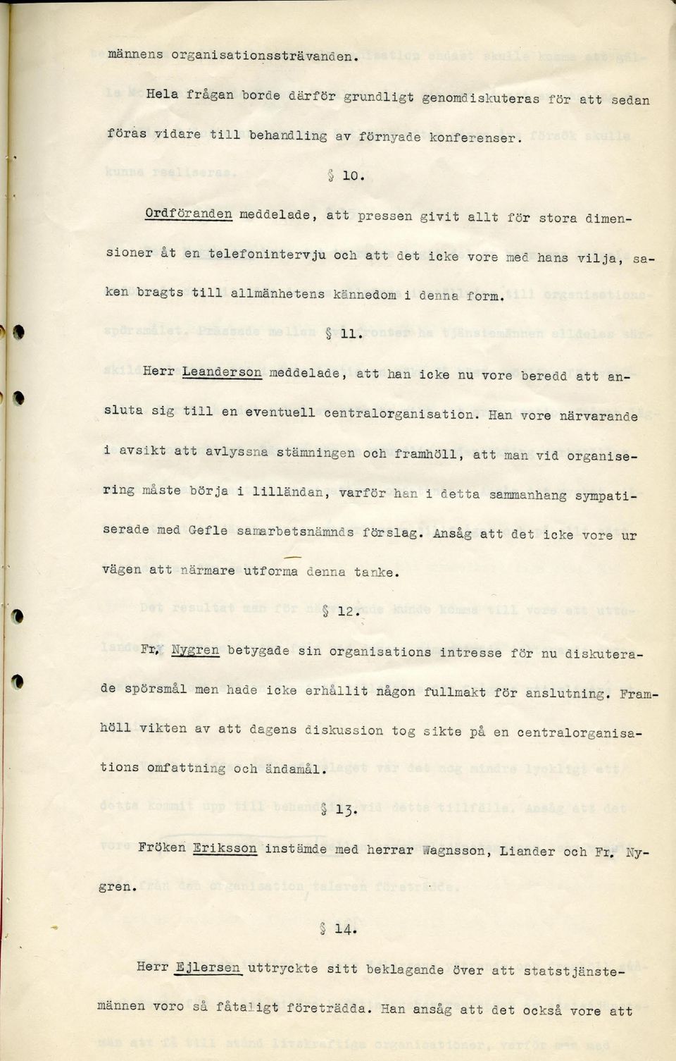 Herr Leanderson meddelade, a t t han i c k e nu vore beredd a t t ansluta sig t i l l en eventuell centralorganisation.