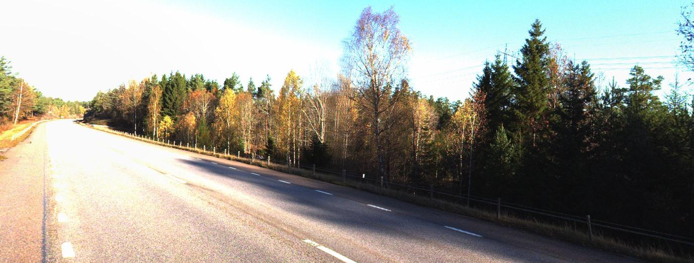 8.13 Km 7/750 12/850 Inom sträcka 7/750 12/850 förekommer överst i jordlagerföljden i huvudsak ett ca 0,3 0,4 m tjockt lager organisk jord på torv respektive lera intill maximalt ca 1,4 m djup.