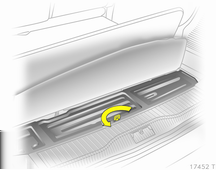 Underhåll av bilen 175 Nr Strömkrets 16 Passageraravkänning, Open&Start-system 17 Regnsensor, friskluftsensor, kontrollsystem för ringtryck, innerbackspegel 18 Instrument, reglage 19-20 CDC 21