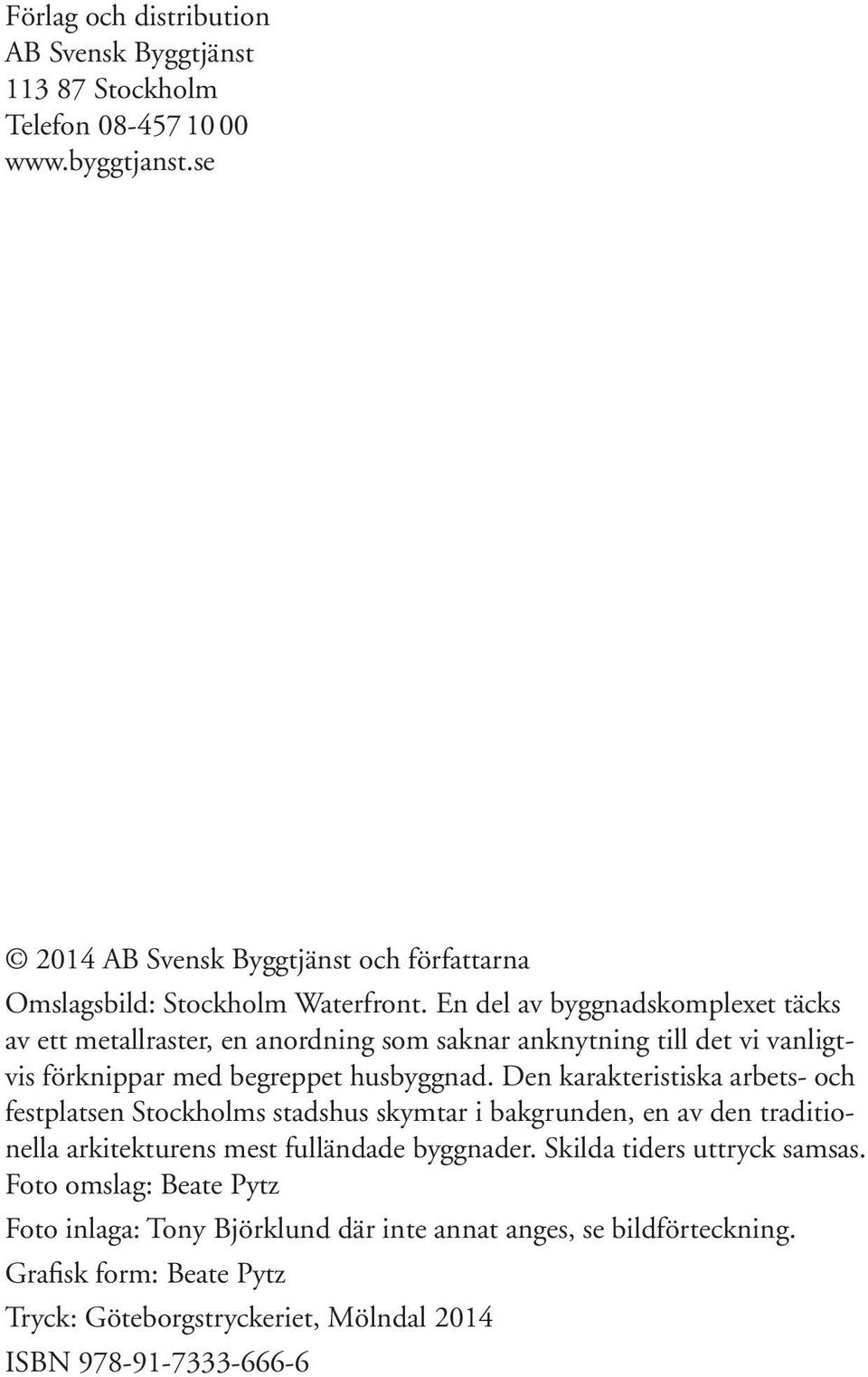 En del av byggnadskomplexet täcks av ett metallraster, en anordning som saknar anknytning till det vi vanligtvis förknippar med begreppet husbyggnad.