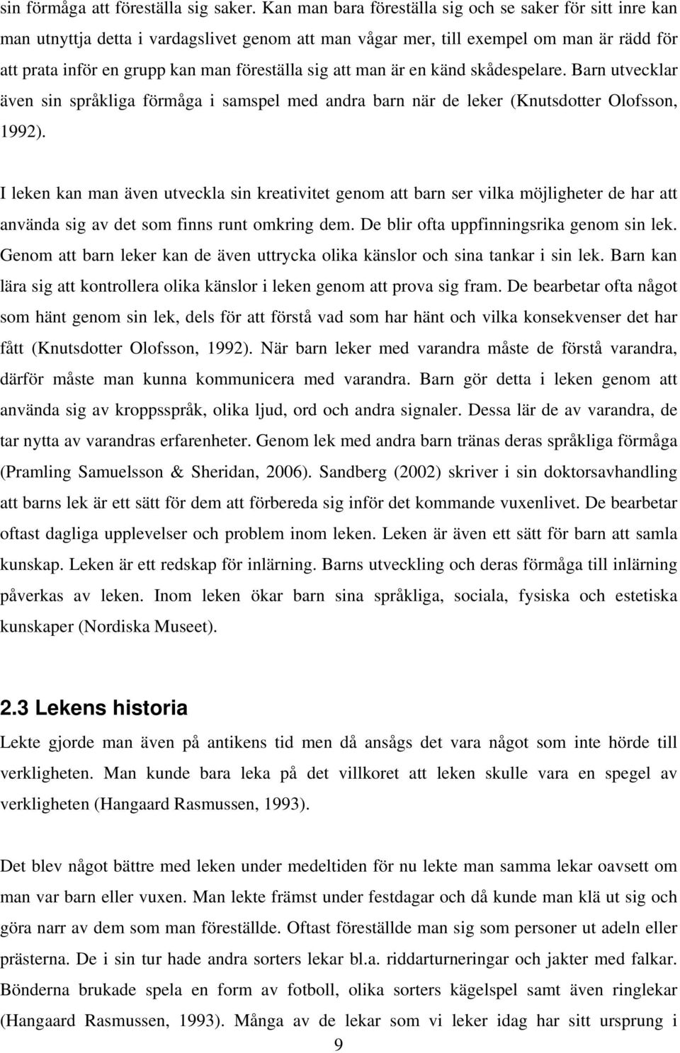 att man är en känd skådespelare. Barn utvecklar även sin språkliga förmåga i samspel med andra barn när de leker (Knutsdotter Olofsson, 1992).