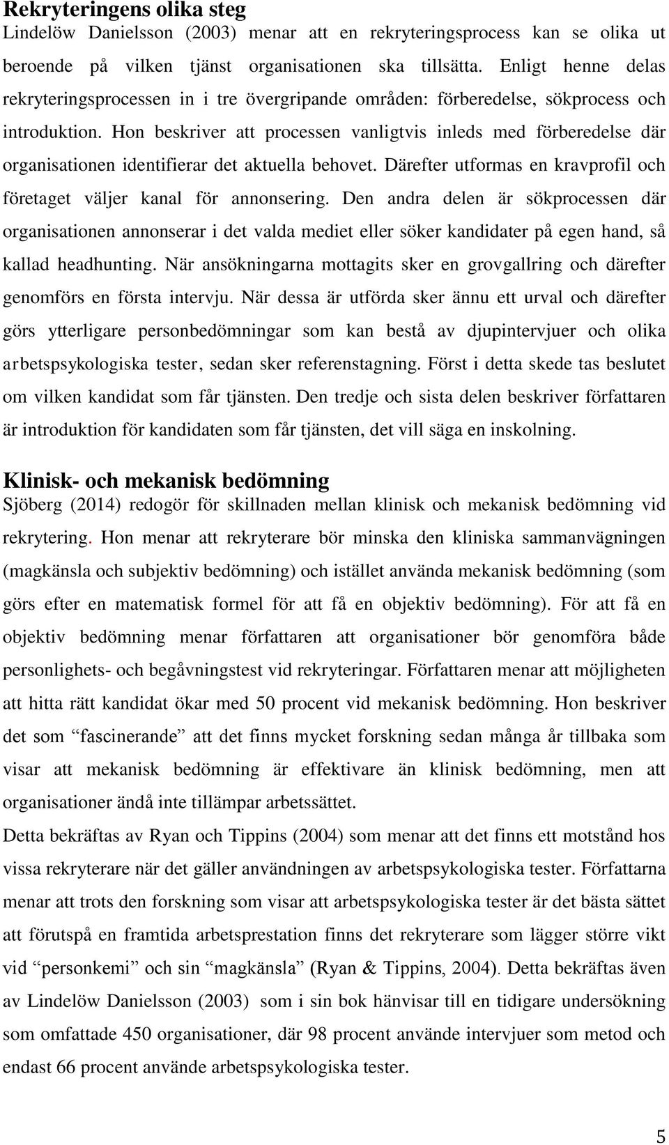 Hon beskriver att processen vanligtvis inleds med förberedelse där organisationen identifierar det aktuella behovet. Därefter utformas en kravprofil och företaget väljer kanal för annonsering.