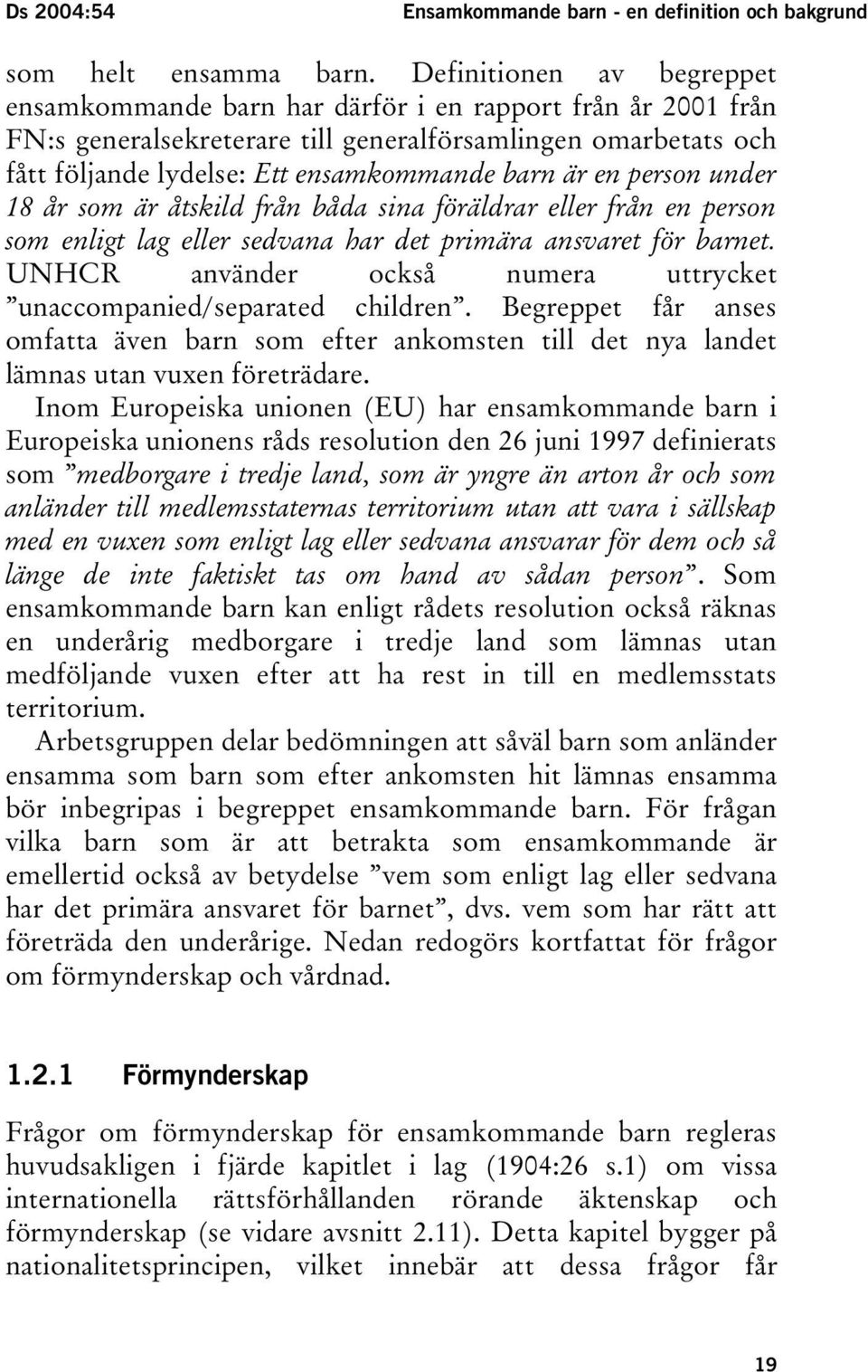 en person under 18 år som är åtskild från båda sina föräldrar eller från en person som enligt lag eller sedvana har det primära ansvaret för barnet.